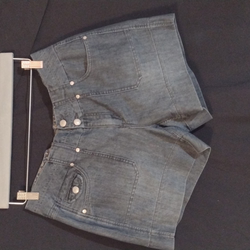 Size 8 Dakota Blue denim shorts